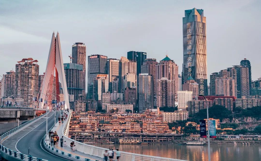 重庆之旅，魔幻之城的魅力探索🌆